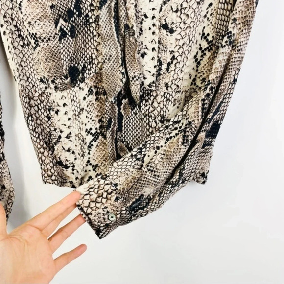 Stradivarius Bow Side Blouse Snake Print Size Small - Picture 7 of 8